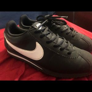 Youth 6 Black and white Nike Cortez